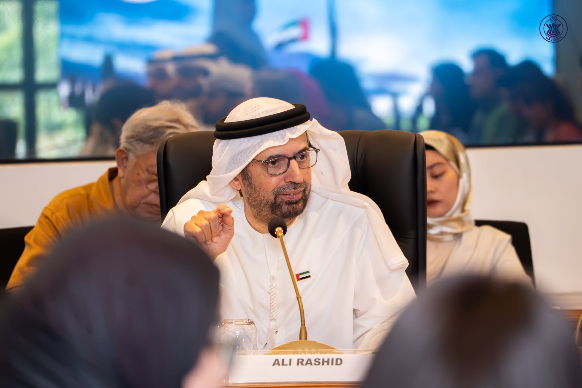 عشرات المنظمات الماليزية تطالب مركز أبحاث بالاعتذار عن استضافته المطبع "علي راشد النعيمي"