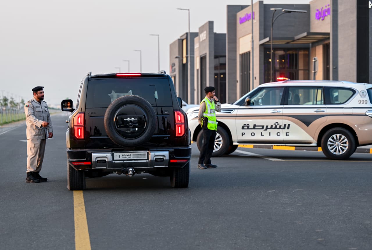 شرطة الشارقة تستعيد مسروقات رياضي بقيمة نصف مليون درهم وتضبط المتهمين