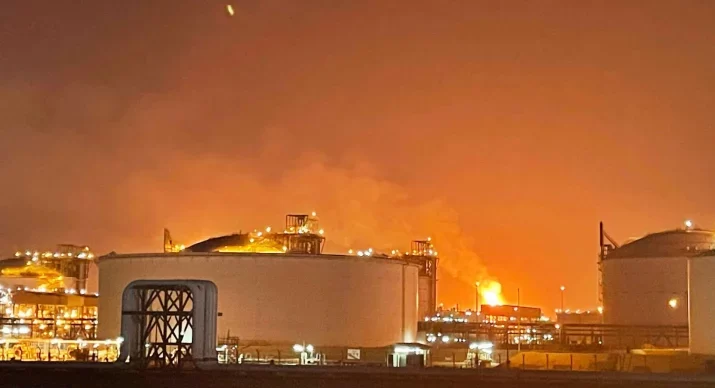 قطر: 54 مصابا و18 مفقودا في انفجار مصنع برأس لفان