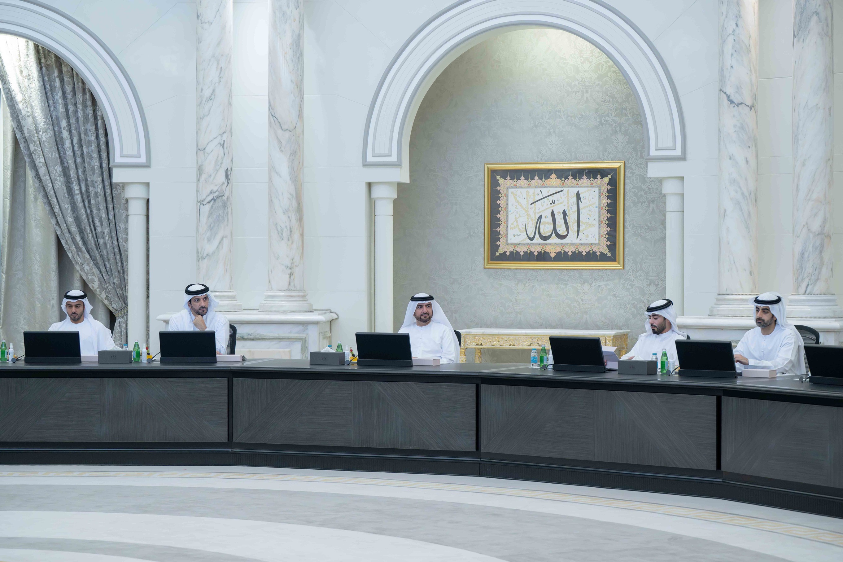 تنفيذي الشارقة يقر مساعدات اجتماعية إضافية لمن يقل دخلهم عن 17,500 درهم