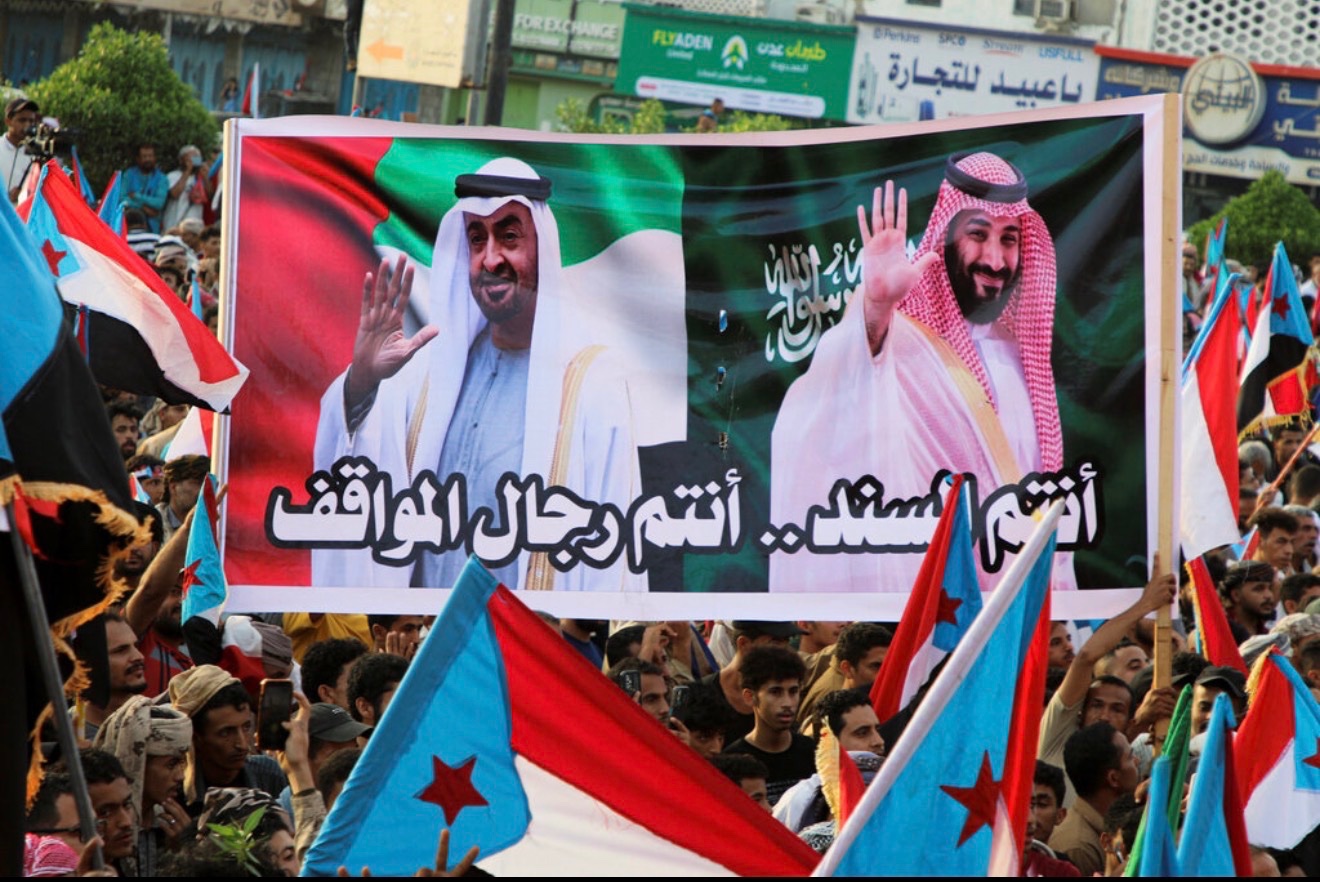 "نيويورك تايمز": النزاع "السعودي – الإماراتي" تصعيد غير محسوب يهدد استقرار الخليج