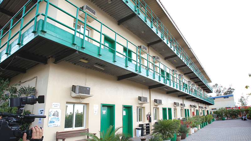 الموارد البشرية تُلزم السكنات العمالية بمعايير جديدة تشمل إنترنت مجاني وعيادات على مدار الساعة