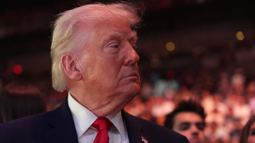 ترامب يهدد بحصار مضيق هرمز "على الفور"