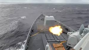 تبادل إطلاق نار بين زورق وسفينة شحن قبالة سواحل اليمن