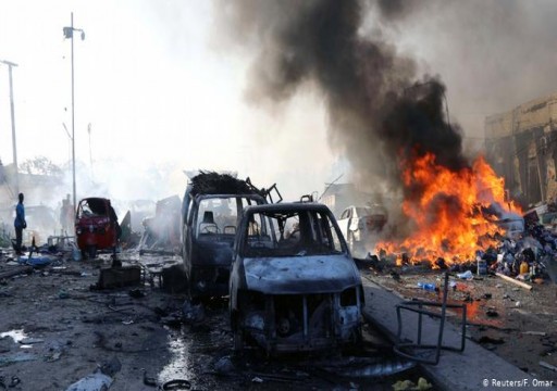 مقتل 6 أشخاص في تفجير سيارتين مفخختين بالصومال