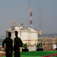 باحث يمني يتهم الإمارات بإعاقة بلاده من تصدير النفط والغاز المسال