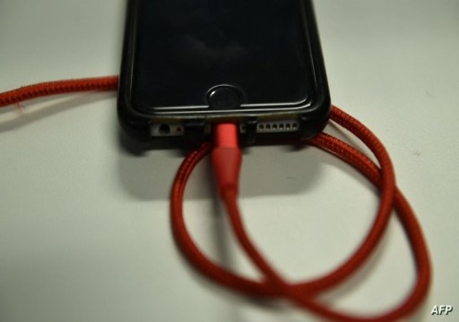شركة "أبل" تختبر هاتف آيفون بشاحن "USB-C"