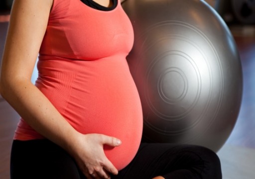 4 طرق صحية لممارسة الرياضة أثناء الحمل