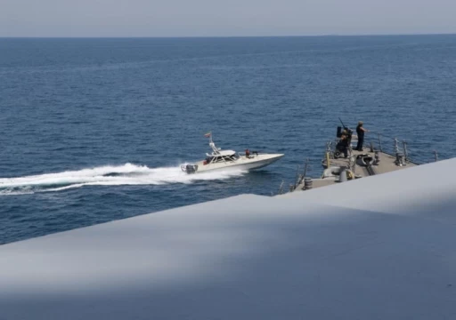 طهران تحتجز سفينتين عسكريتين أمريكيتين بدون ربان لفترة وجيزة في البحر الأحمر