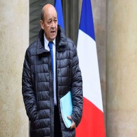 وزير خارجية فرنسا يتجنب الرد على أسئلة بيع الأسلحة للإمارات والسعودية