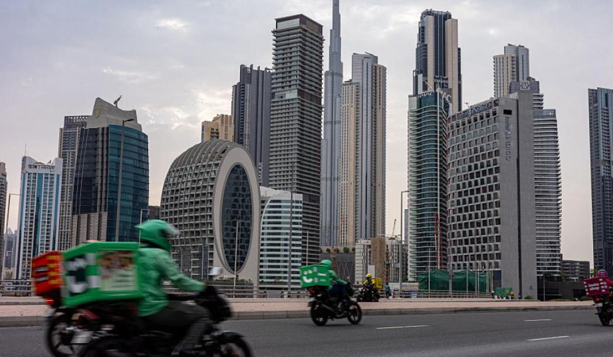 "رويترز": أثرياء آسيويون يدرسون نقل أصولهم من دبي إلى سنغافورة وهونغ كونغ