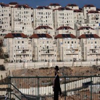 صحيفة عبرية تكشف عن مشروع قانون إسرائيلي للاستيلاء على أراضٍ فلسطينية