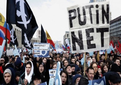 الآلاف يتظاهرون ضد مشروع قانون الإنترنت في روسيا