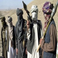 «طالبان» والموفد الأميركي ناقشا «تسوية سلمية» لأفغانستان