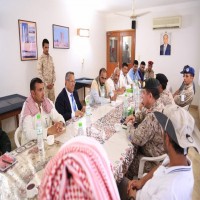 التحالف يعترف بوجود خلاف بين الحكومة اليمنية وأبوظبي في سقطرى