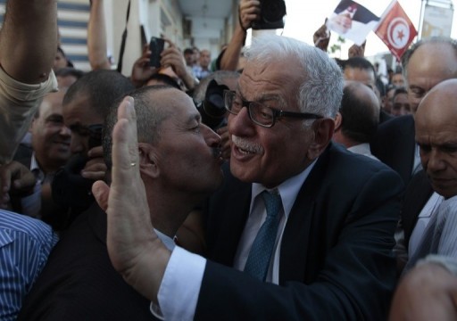 رئيس الحكومة التونسية يتخلى عن صلاحياته للوزير مرجان