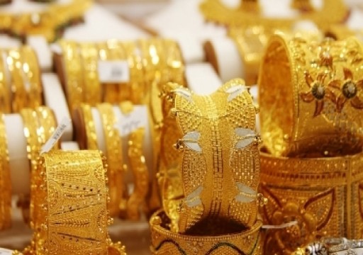 الذهب يتمسك بمكاسبه مع تراجع الإقبال على المخاطرة بسبب توترات التجارة