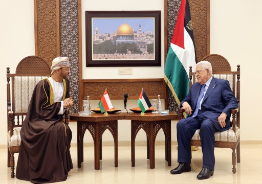 وزير الخارجية العماني يلتقي عباس في "رام الله" ويبحثان مستجدات الوضع في فلسطين