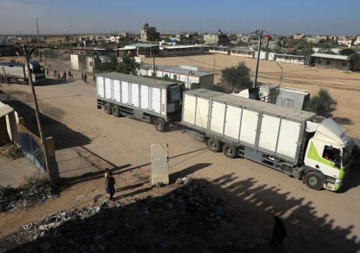 ثلاث شاحنات مساعدات تصل شمالي غزة لأول مرة منذ بداية الحرب