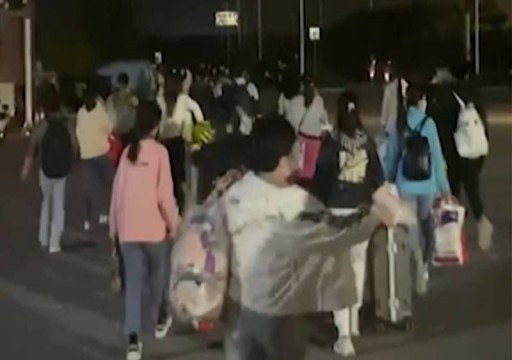 احتجاجات واسعة في أكبر مصنع "آيفون" في الصين