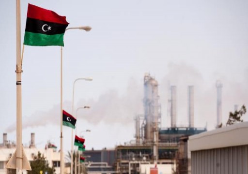 مؤسسة النفط الليبية تطلب رفع رواتب العاملين 67 بالمئة