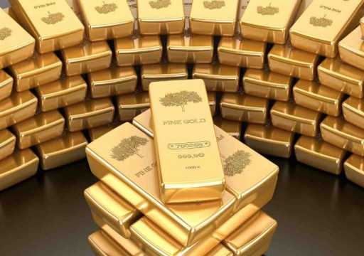 الذهب يهوي 2% مع صعود الدولار وعوائد سندات الخزانة الأمريكية