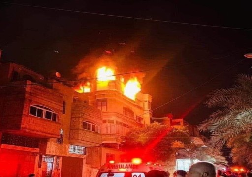 وفاة 21 شخصاً من عائلة واحدة جراء حريق في مبنى سكني شمال غزة