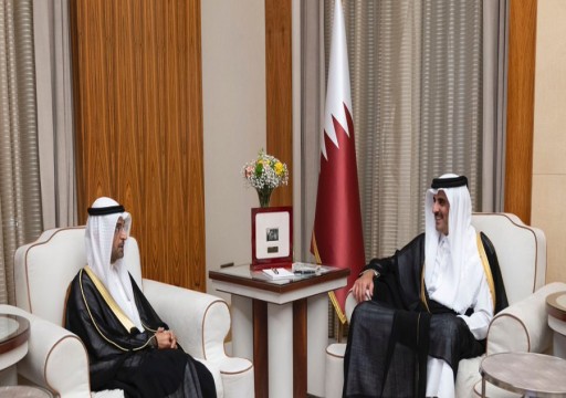أمير قطر يبحث مع الحجرف التعاون المشترك بين دول الخليج