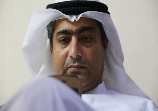 أبوظبي تزعم أن "أحمد منصور" غير مضرب عن الطعام
