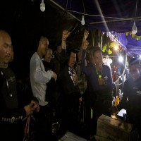 العثور على لاعبين أحياء بعد حصارهم داخل كهف في تايلاند