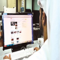 دراسة: 7.49 ساعة يقضيها الفرد في الإمارات يومياً على الإنترنت