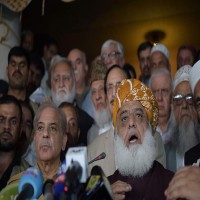 باكستان.. أحزاب سياسية ترفض تصدر خان نتائج الانتخابات وتطالب بإعادتها