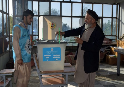 الأفغان يدلون بأصواتهم في انتخابات رئاسية محفوفة بالمخاطر