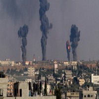 طفلان شهيدان و10 جرحى في قصف إسرائيلي جديد على غزة