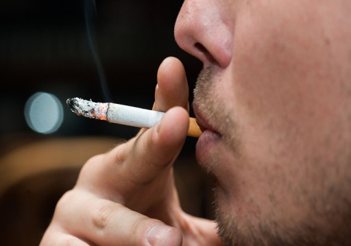 هيئة طبية أمريكية تربط أمراض التدخين الإلكتروني بزيت فيتامين "هـ"