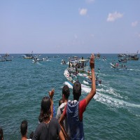 غزة.. الإحتلال الإسرائيلي يهاجم "سفينة الحرية" ويعتقل طاقمها