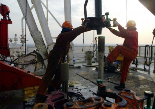 رويترز: الكويت والسعودية يستأنفان إنتاج النفط من المنطقة المقسومة
