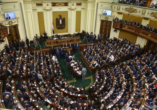 مصر تفرض رسوم وضرائب جديدة على الوقود والاتصالات والرياضة