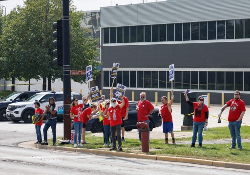 أمريكا.. سبعة آلاف عامل إضافي ينضمون إلى إضراب نقابة "اتحاد عمّال السيارات"