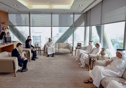 دبي تبحث سبل تعزيز العلاقات المالية والاقتصادية مع الصين