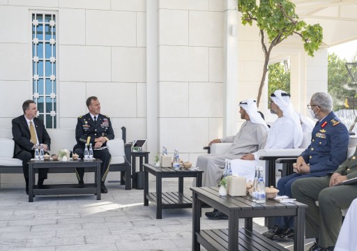 محمد بن زايد يبحث مع مسؤول أمريكي العلاقات العسكرية ومجالات الدفاع