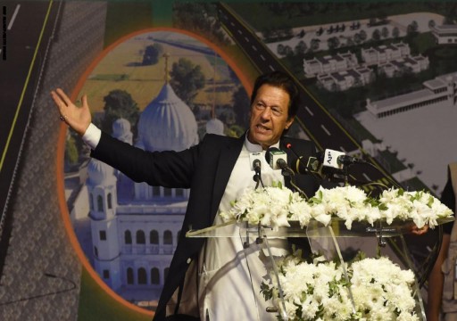 رئيس وزراء باكستان يدعو لمحادثات مع الهند لإنهاء التوتر