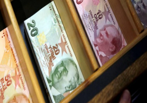 الليرة التركية تهبط 5% مقابل الدولار