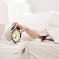 دراسة: بدء العمل قبل العاشرة صباحاً يزيد الضغوط على الموظفين
