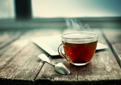 أيهما أفضل في الطقس الحار الشاي الساخن أم البارد؟