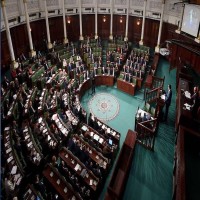 برلمان تونس يقرّ قانونًا يُلزم موظفي الحكومة بالكشف عن ثرواتهم