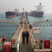العراق يصدّر النفط عبر ناقلاته للمرة الأولى منذ 27 عاماً