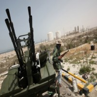 بضغوط غربية.. "النفط الليبية" تعلن انتهاء سيطرة حفتر على موانئ النفط