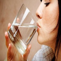 6 فوائد لشرب الماء الدافئ قبل الإفطار.. منها إنقاص الوزن