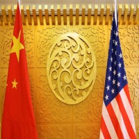 بكين تتهم واشنطن بالسعي إلى “تدمير التجارة الأمريكية-الصينية”